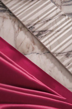 Sapienstone auf der Feria Hábitat Valencia 2025 Fior di Viola 4D: Keramik wie Haute Couture im Pinknic-Raum von Sigfrido Serra