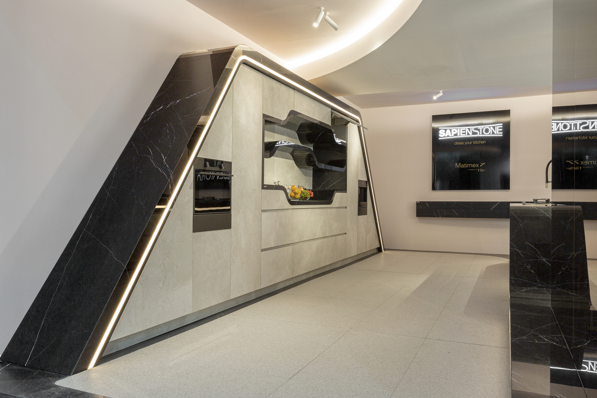TSUNAMI: DER STAND VON SAPIENSTONE UND ESCENIUM AUF DER ART MARBELLA DESIGN