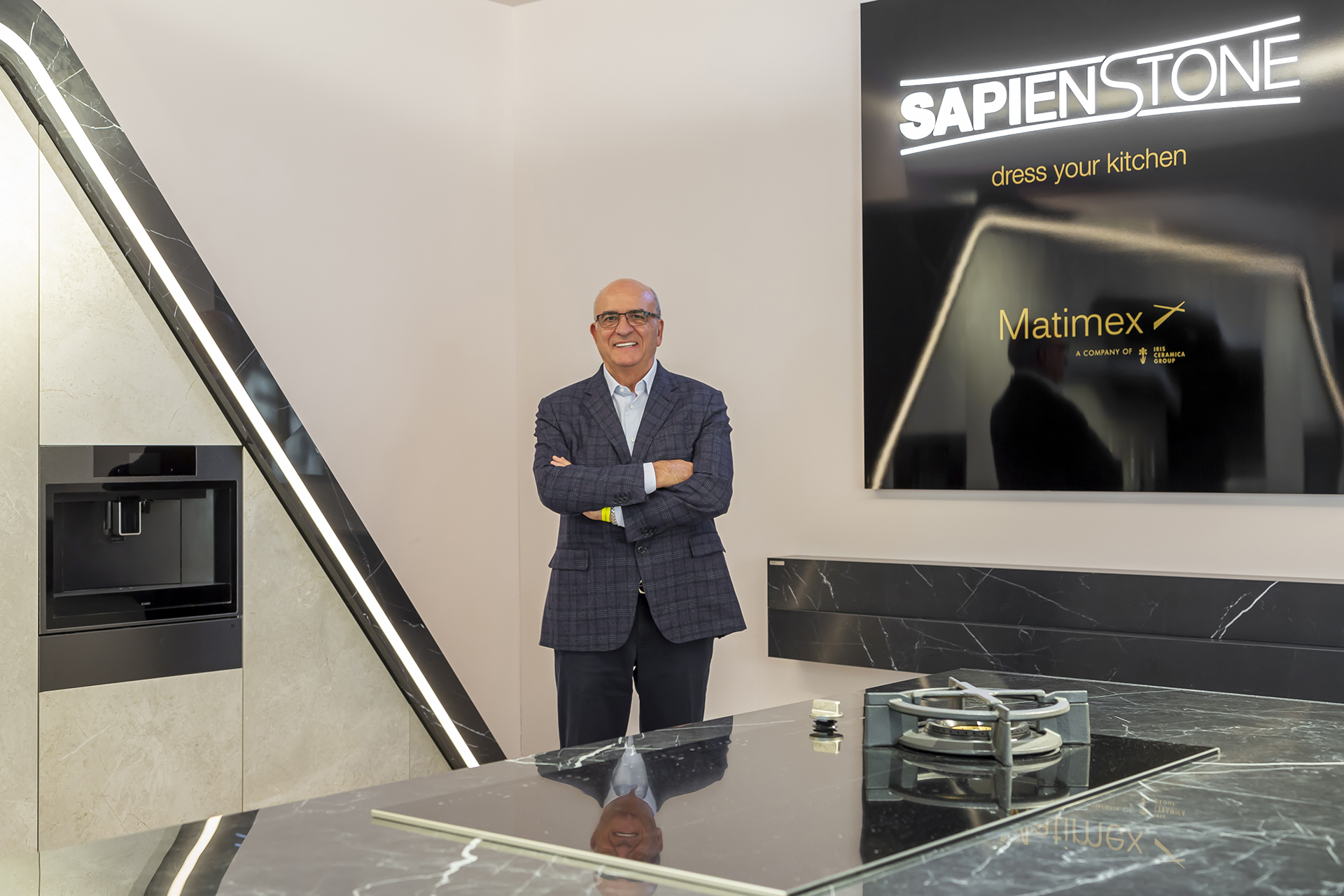 TSUNAMI: DER STAND VON SAPIENSTONE UND ESCENIUM AUF DER ART MARBELLA DESIGN