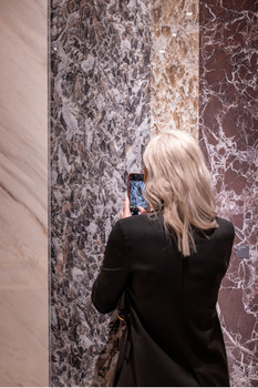 SapienStone, Trendsetter auf dem Salone del Mobile 2024: Eine Welle von Design und Kreativität