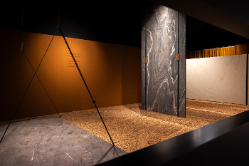 SapienStone auf der Cersaie 2024: Ein sinnliches Erlebnis der Keramikinnovationen