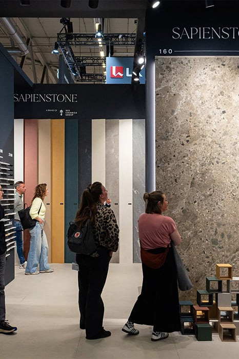 Sapienstone präsentiert seine Keramikoberflächen auf der Interzum 2025