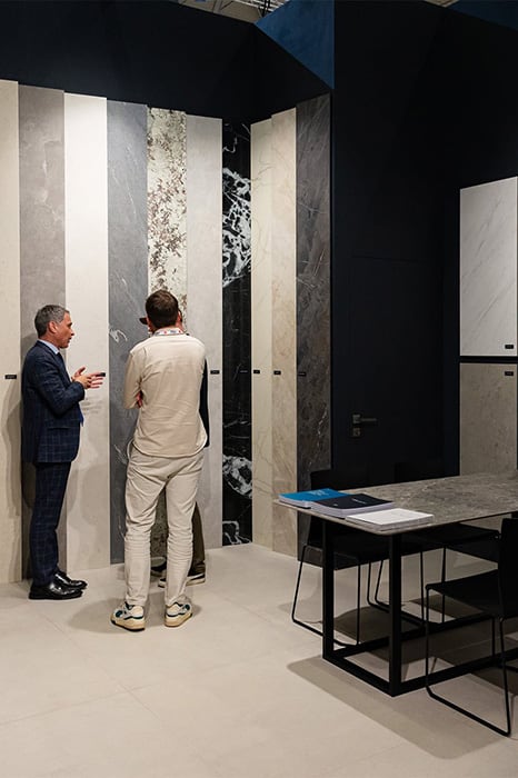 Sapienstone präsentiert seine Keramikoberflächen auf der Interzum 2025