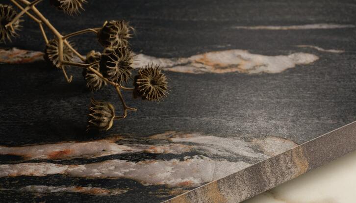 Countertop „Kuroca“ mit Cashmere-Finish