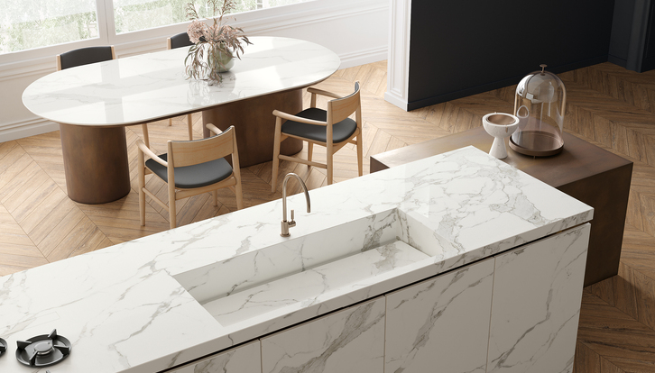 Countertops aus natürlicher Keramik in weißer Marmoroptik